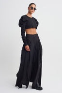Siyah Hacimli Omuz Detaylı Crop Bluz-K261011037
