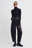 Siyah Kemerli Yıkama Efektli Denim Pantolon-K263013010