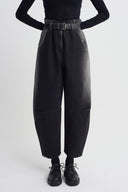 Siyah Kemerli Yıkama Efektli Denim Pantolon-K263013010