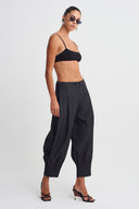 Siyah Plise Detaylı Balon Form Pantolon-K263013014