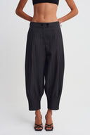 Siyah Plise Detaylı Balon Form Pantolon-K263013014