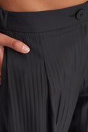 Siyah Plise Detaylı Balon Form Pantolon-K263013014