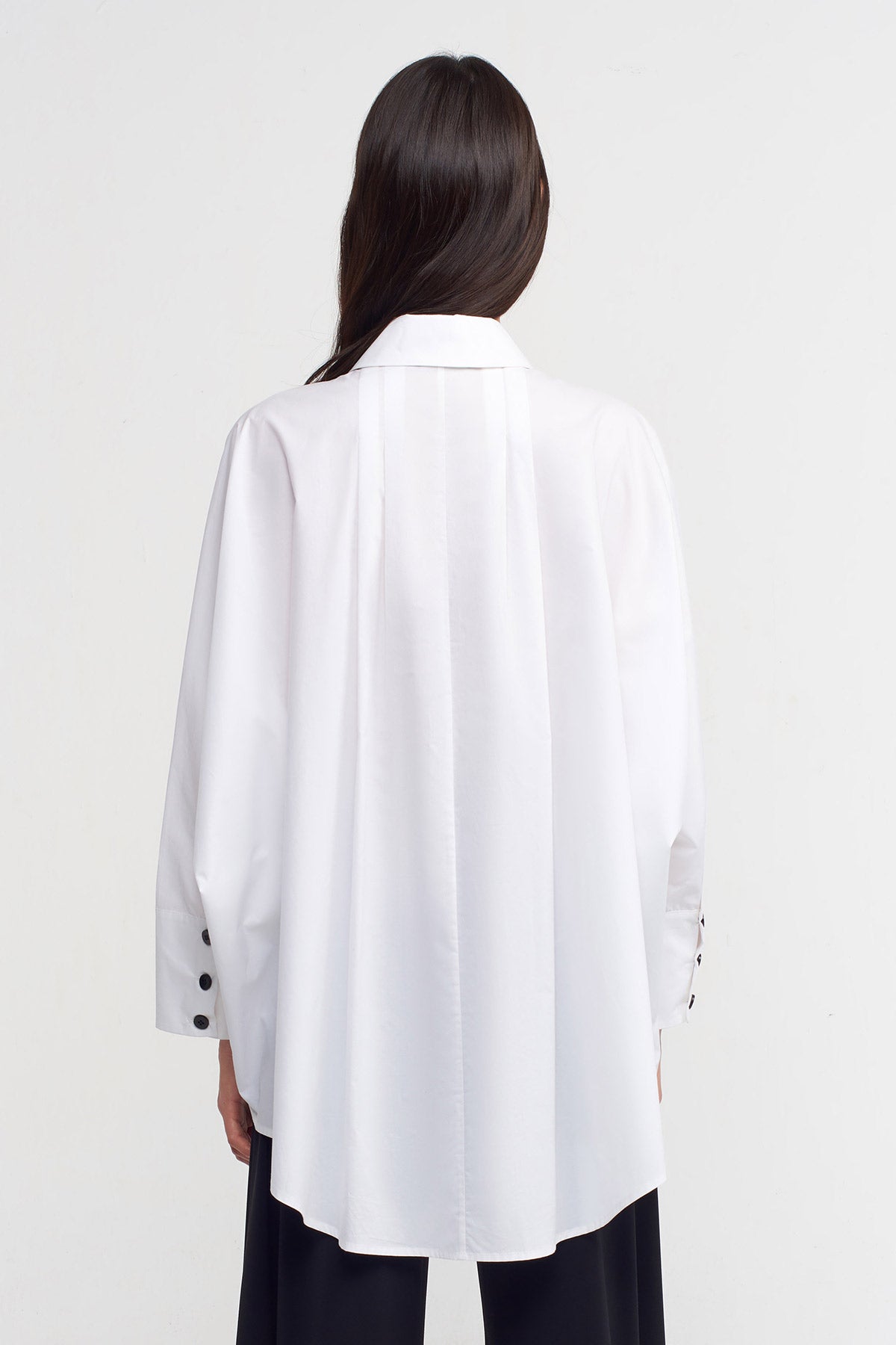 Kırık Beyaz Cebi İşlemeli Şık Gömlek-Y241011051