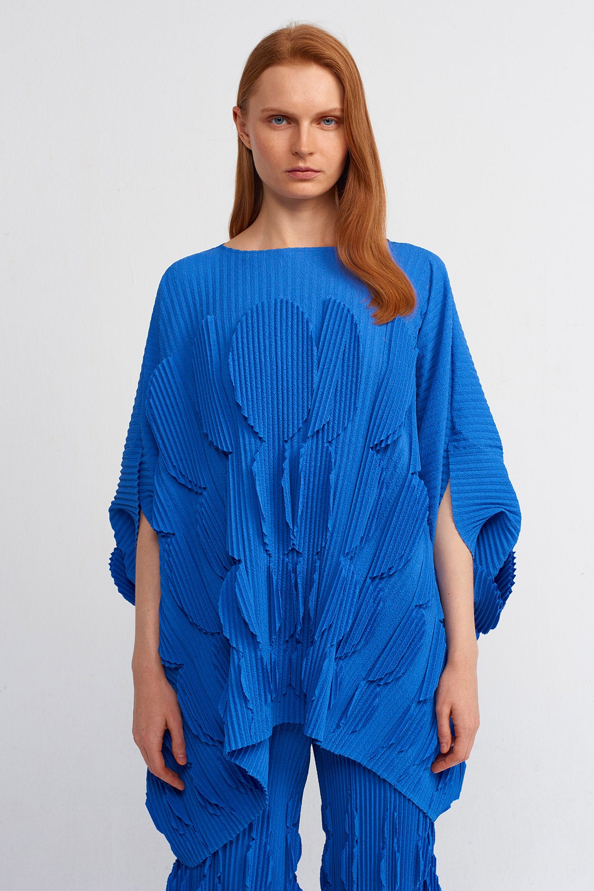Royal Mavi Kendinden Desen Detaylı Plise Bluz-Y241011077