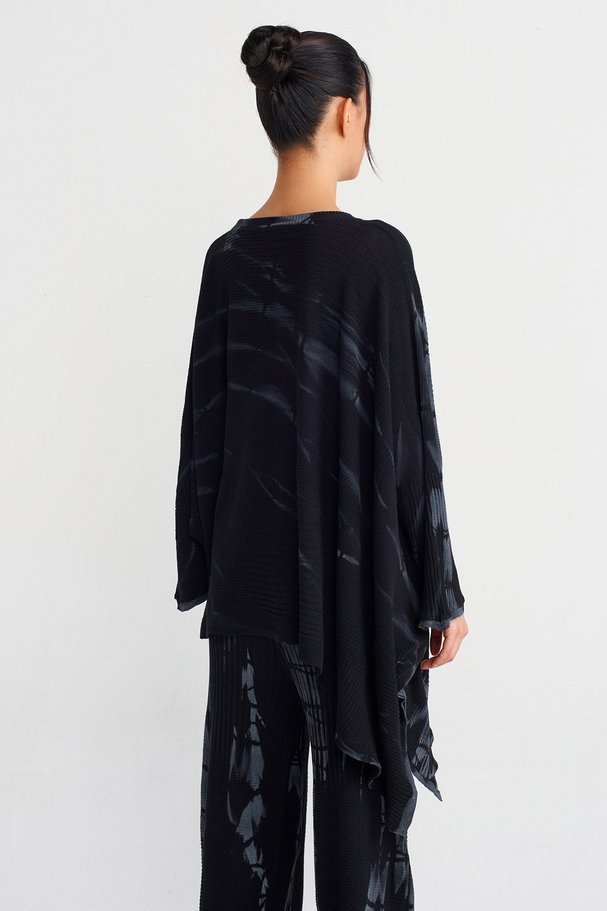 Siyah Batik Desenli Oversize Kazak-Y241011110