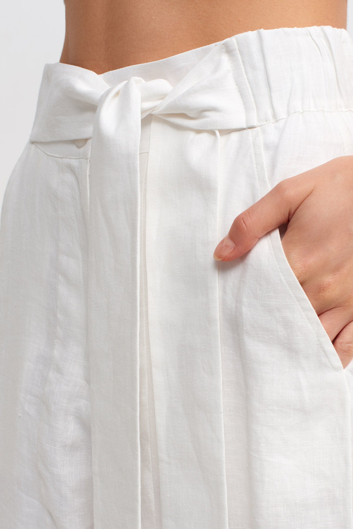 Kırık Beyaz Yüksek Bel Drapeli Keten Pantolon-Y243013011