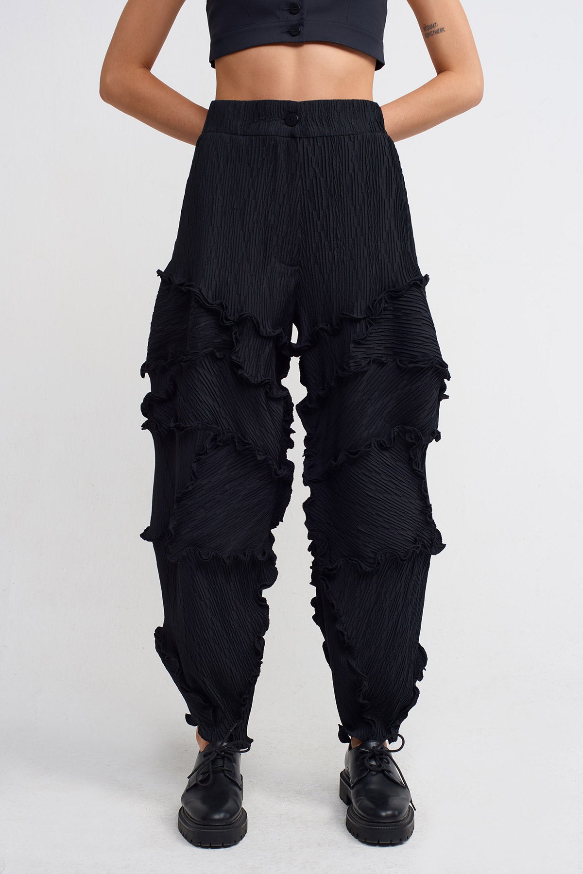 Siyah Dikiş Detaylı Plise Pantolon-Y243013016