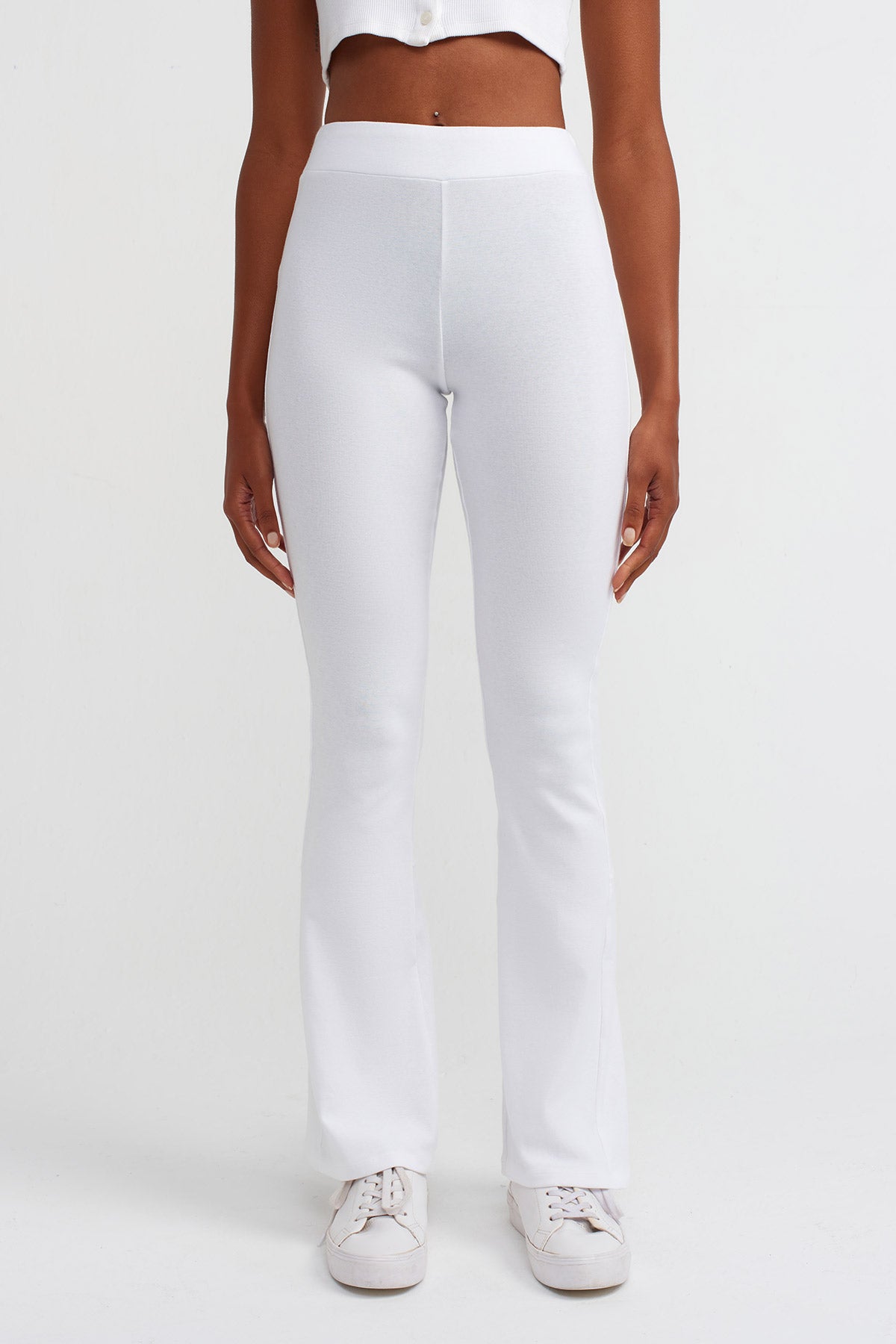 Beyaz Arka Bacağı Yırtmaçlı, Basic Tayt Pantolon-Y243013095