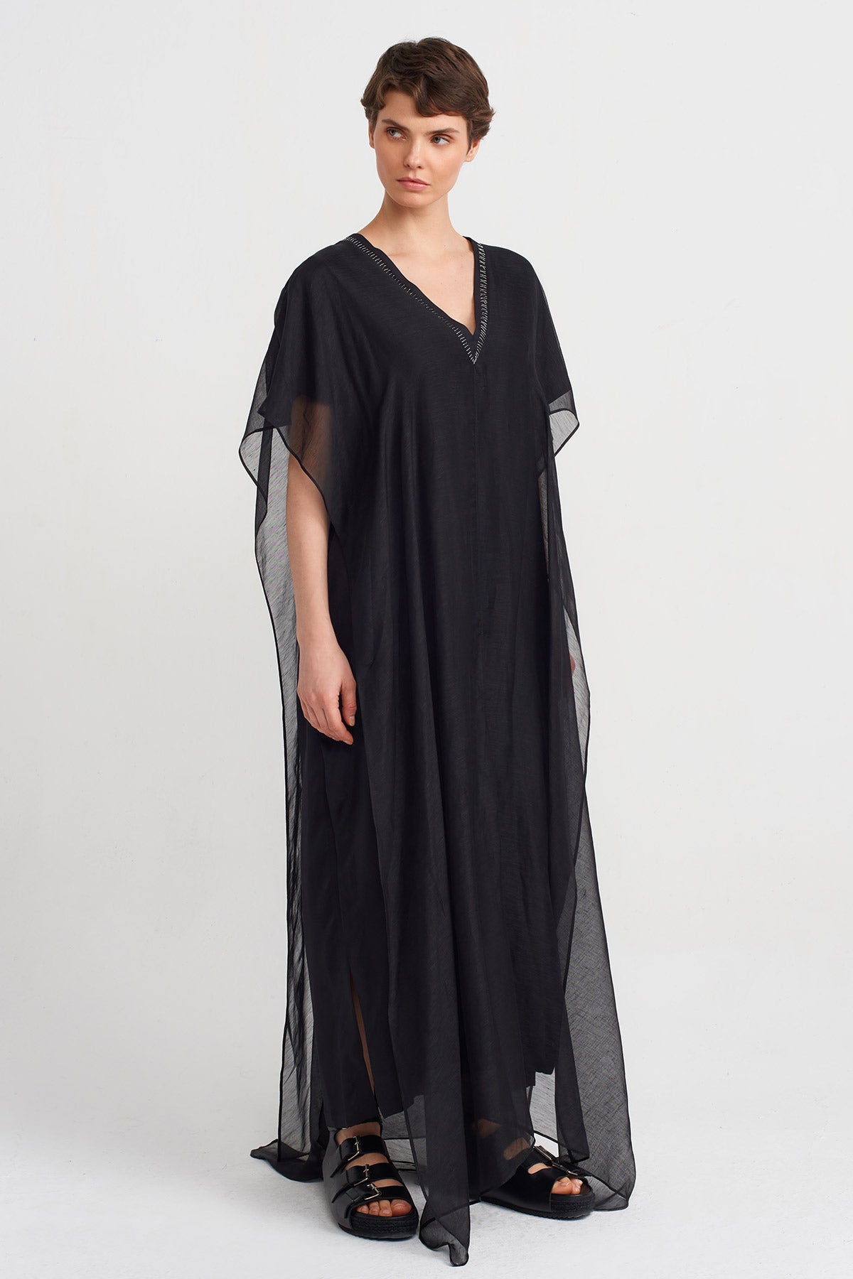 Siyah Yakası Dikişli Uzun Kaftan Elbise-Y244014045