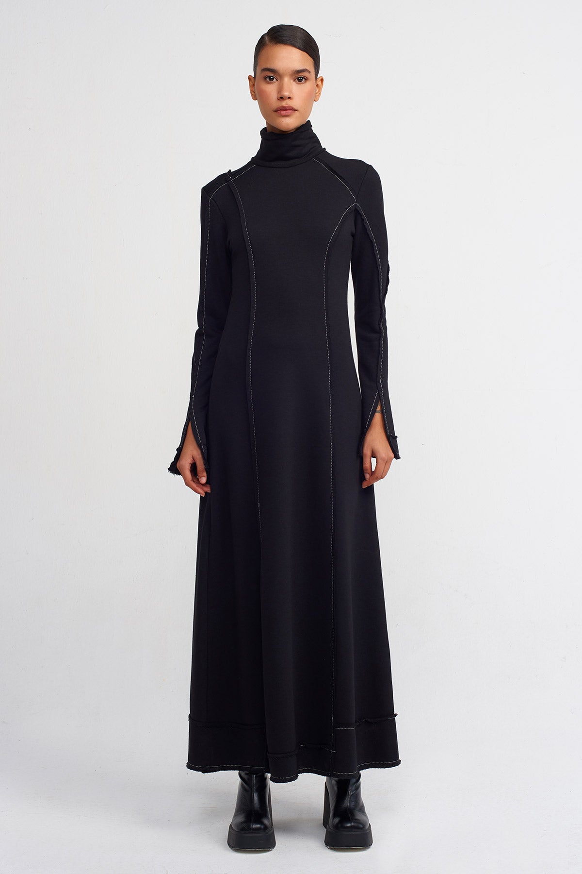 Siyah/Bej Kontrast Dikiş Detaylı Uzun Elbise-Y244014092