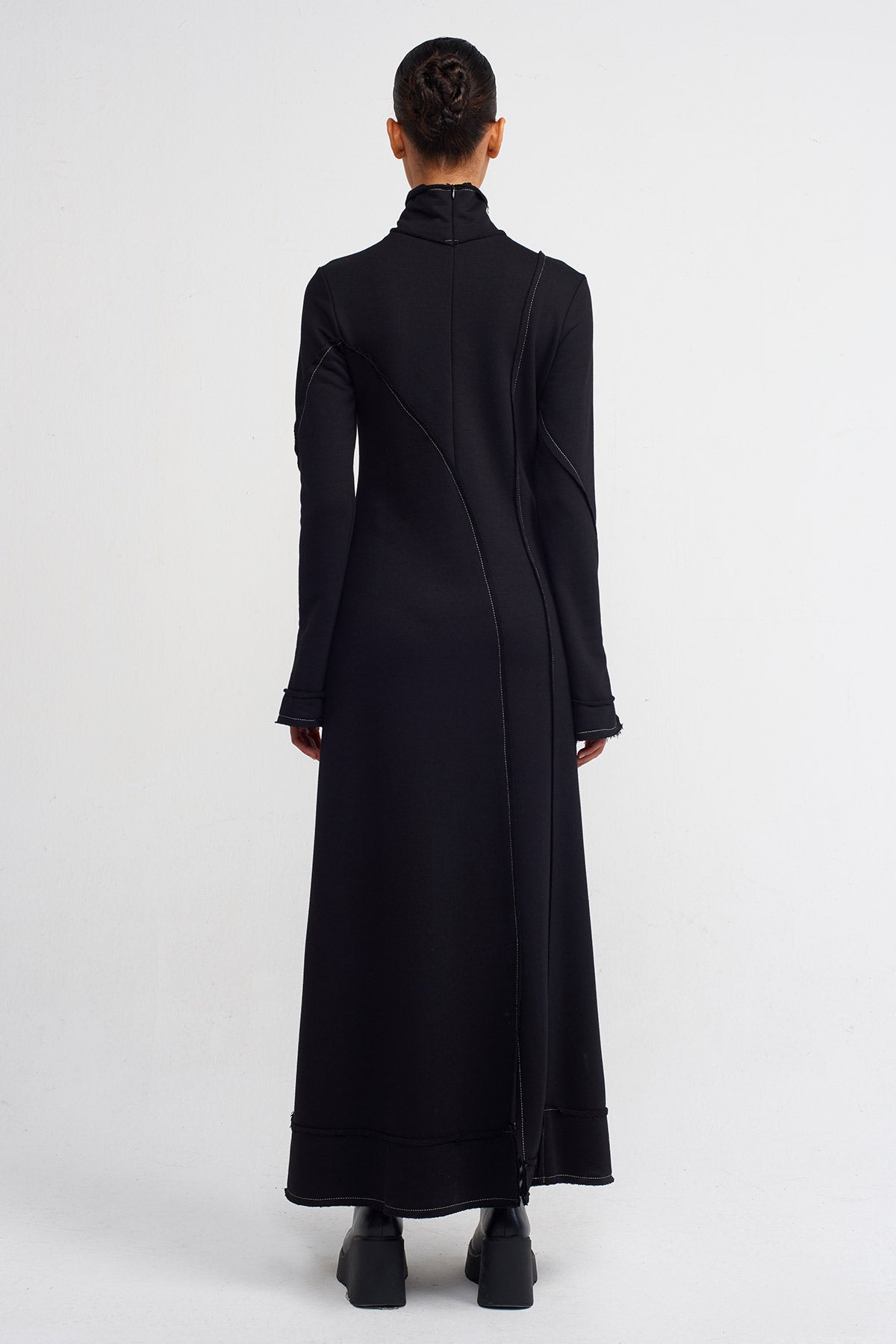 Siyah/Bej Kontrast Dikiş Detaylı Uzun Elbise-Y244014092