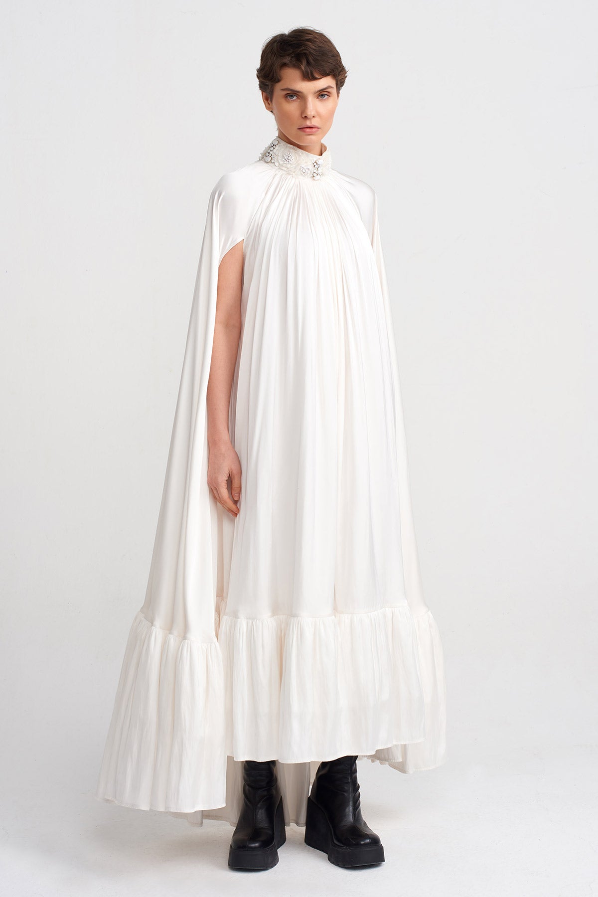 Kırık Beyaz Yakası İşlemeli,Pelerin Kollu Şık Uzun Elbise-Y244014128