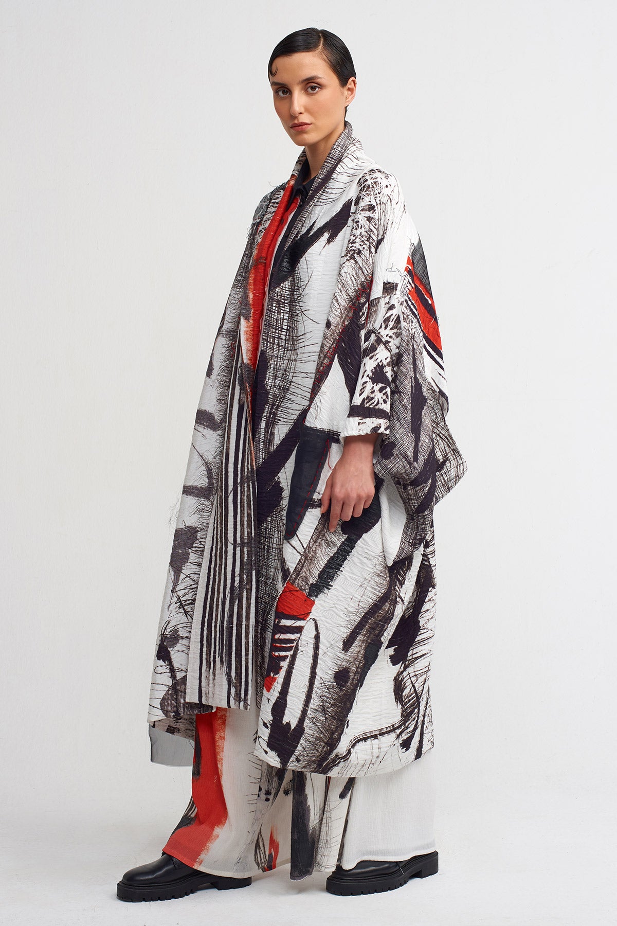 Beyaz / Siyah Desen Baskılı Kimono-Y245015012