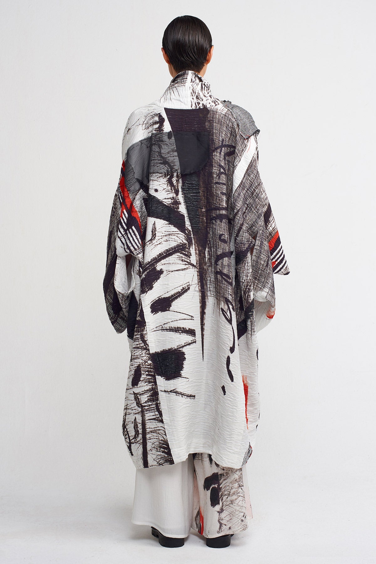 Beyaz / Siyah Desen Baskılı Kimono-Y245015012