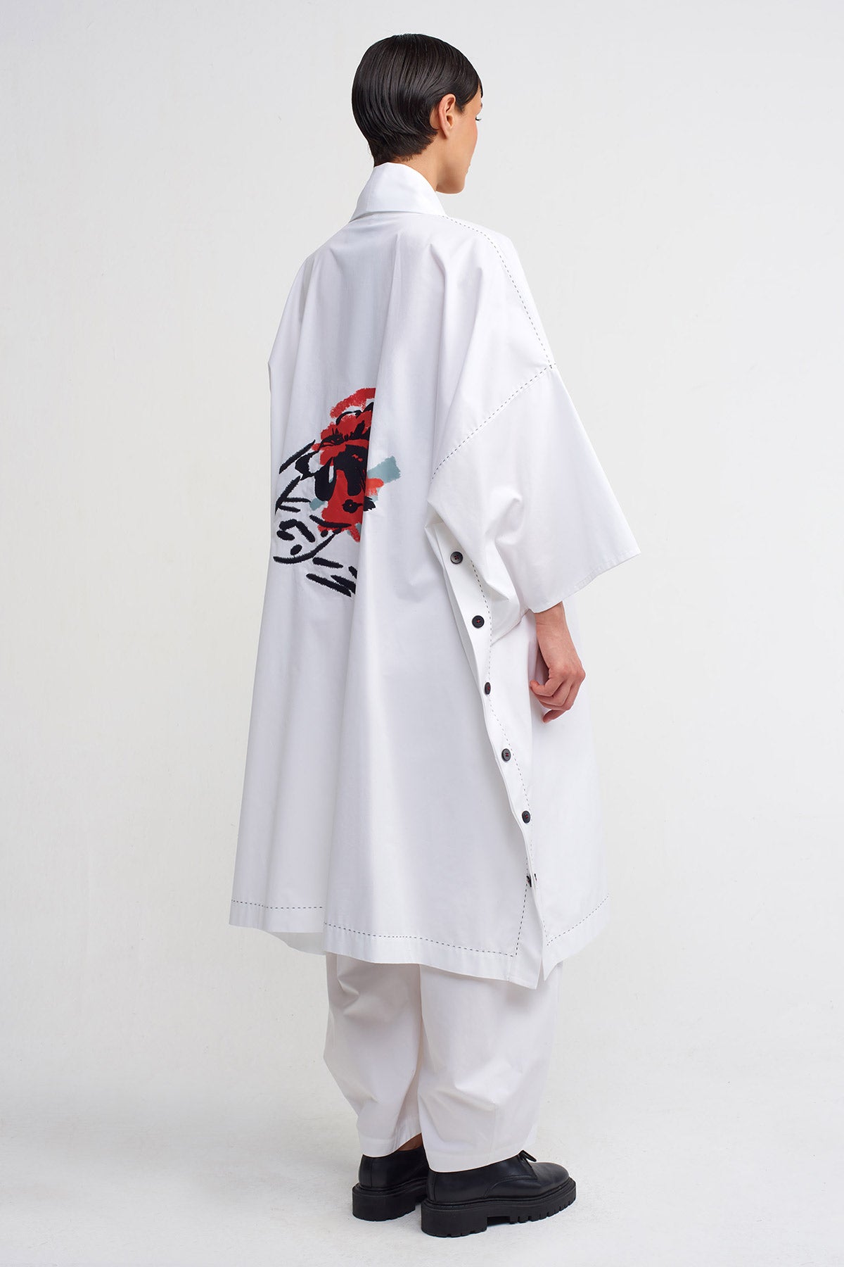 Beyaz / Siyah Baskı Ve Nakış Detaylı Kimono-Y245015013