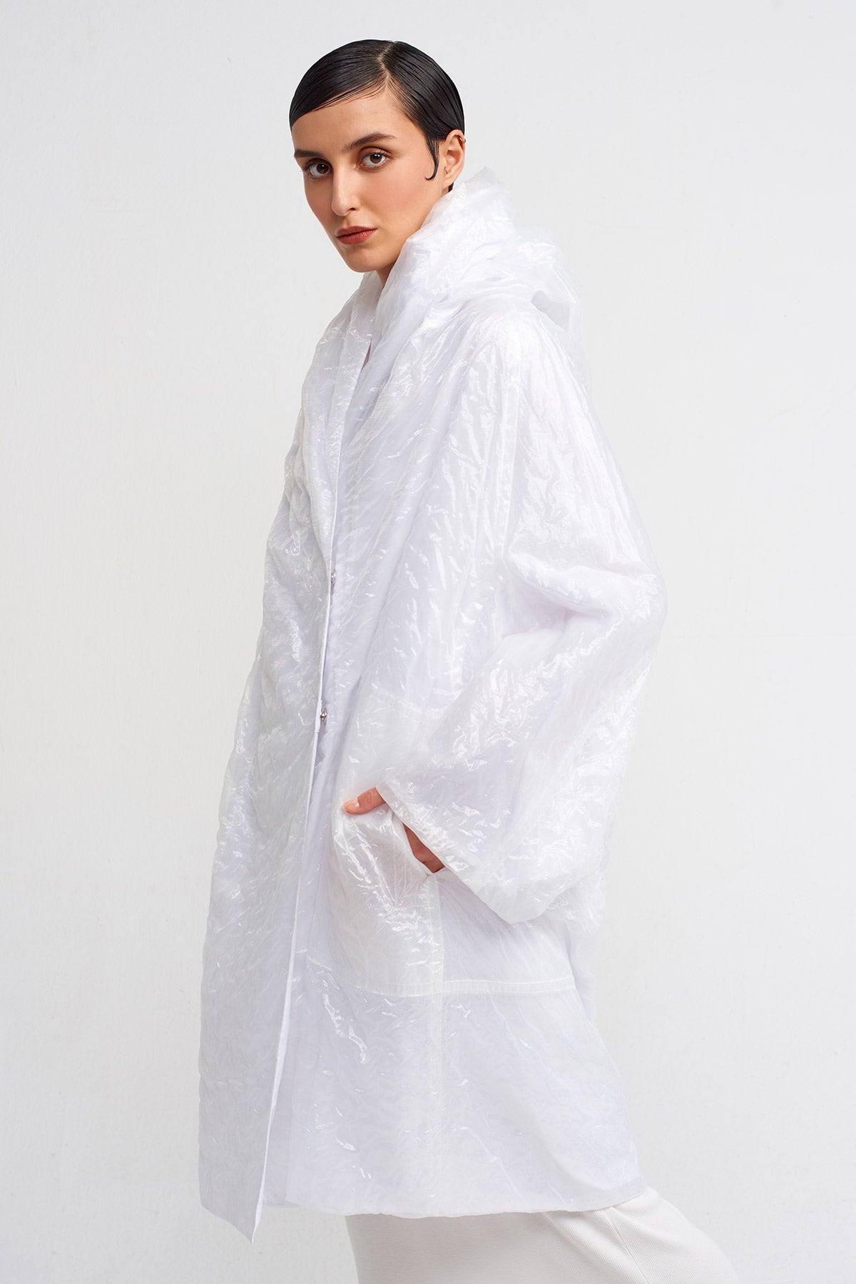 Kırık Beyaz Kapişonlu Uzun Ceket-Y245015020