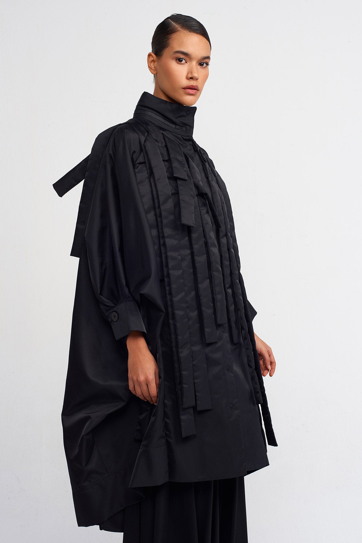 Siyah Sepet Örgü Detaylı Pelerin Ceket-Y245015045