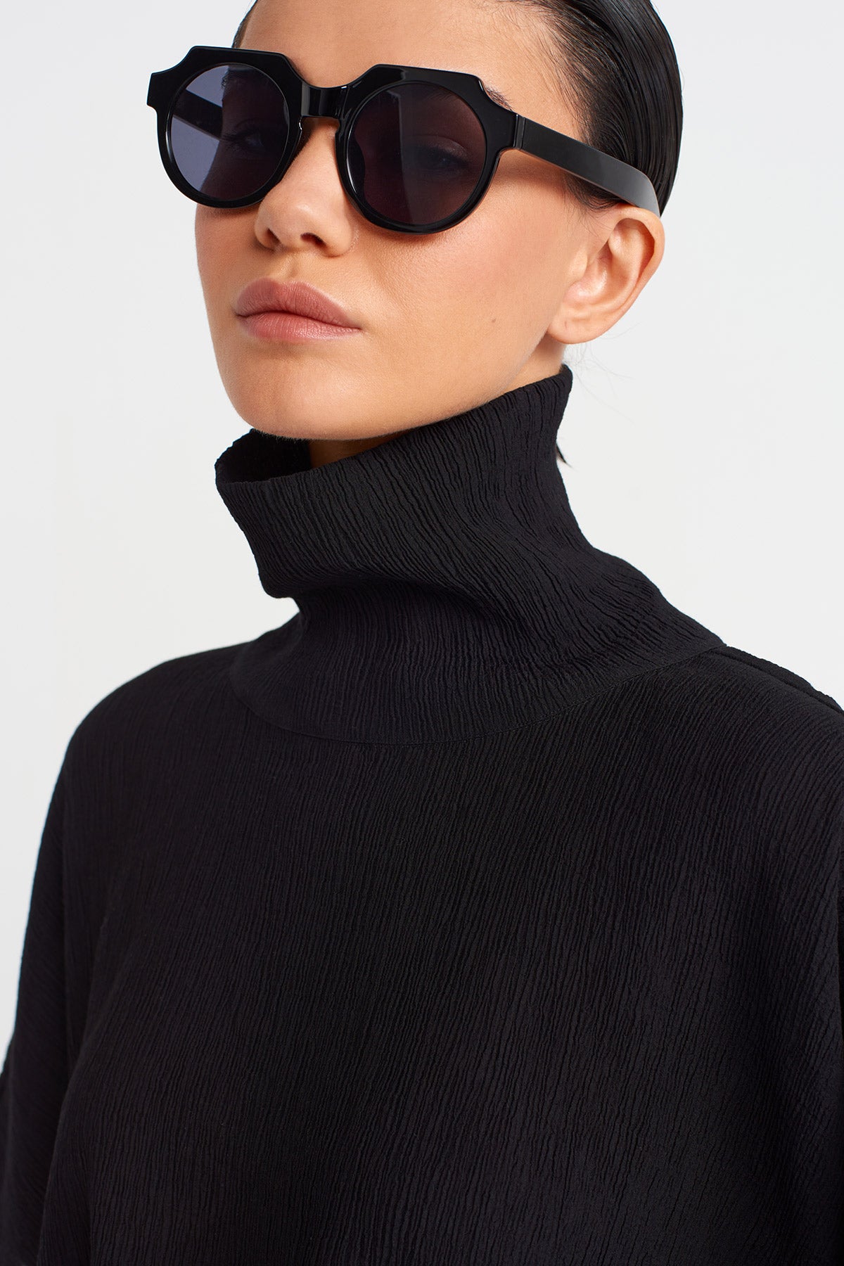 Black High Collar, Crinkle Crop Blouse-Y251011101