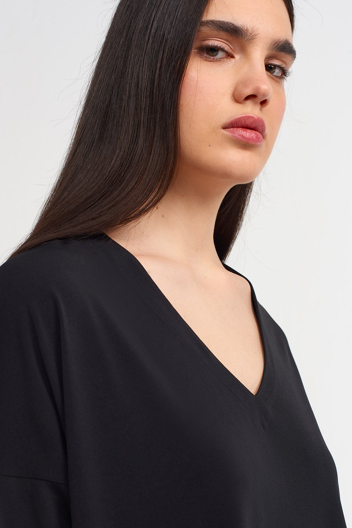 Siyah V Yaka Jarse T-shirt-Y251011124