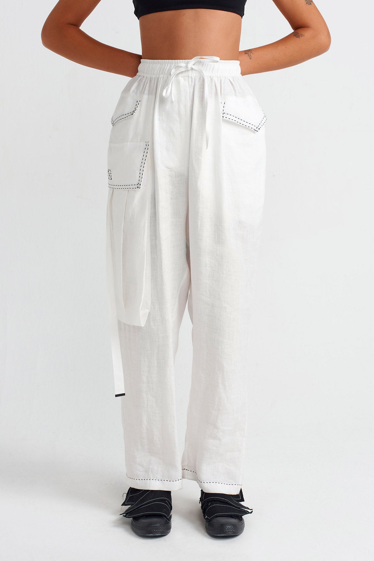 White / Black Contrast Stitched Pocketed Linen Trousers-Y253013009