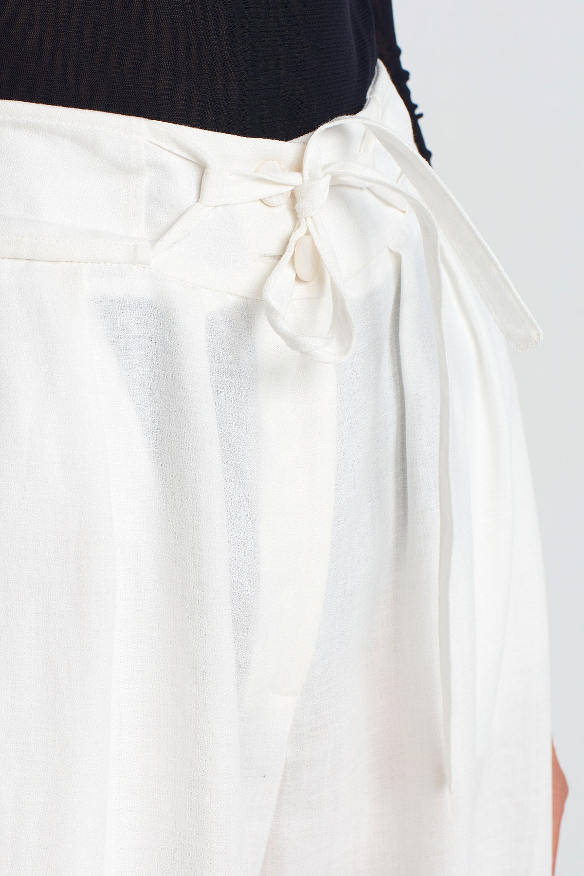 White / Black Printed and Pearl Embroidered Trousers-Y253013052