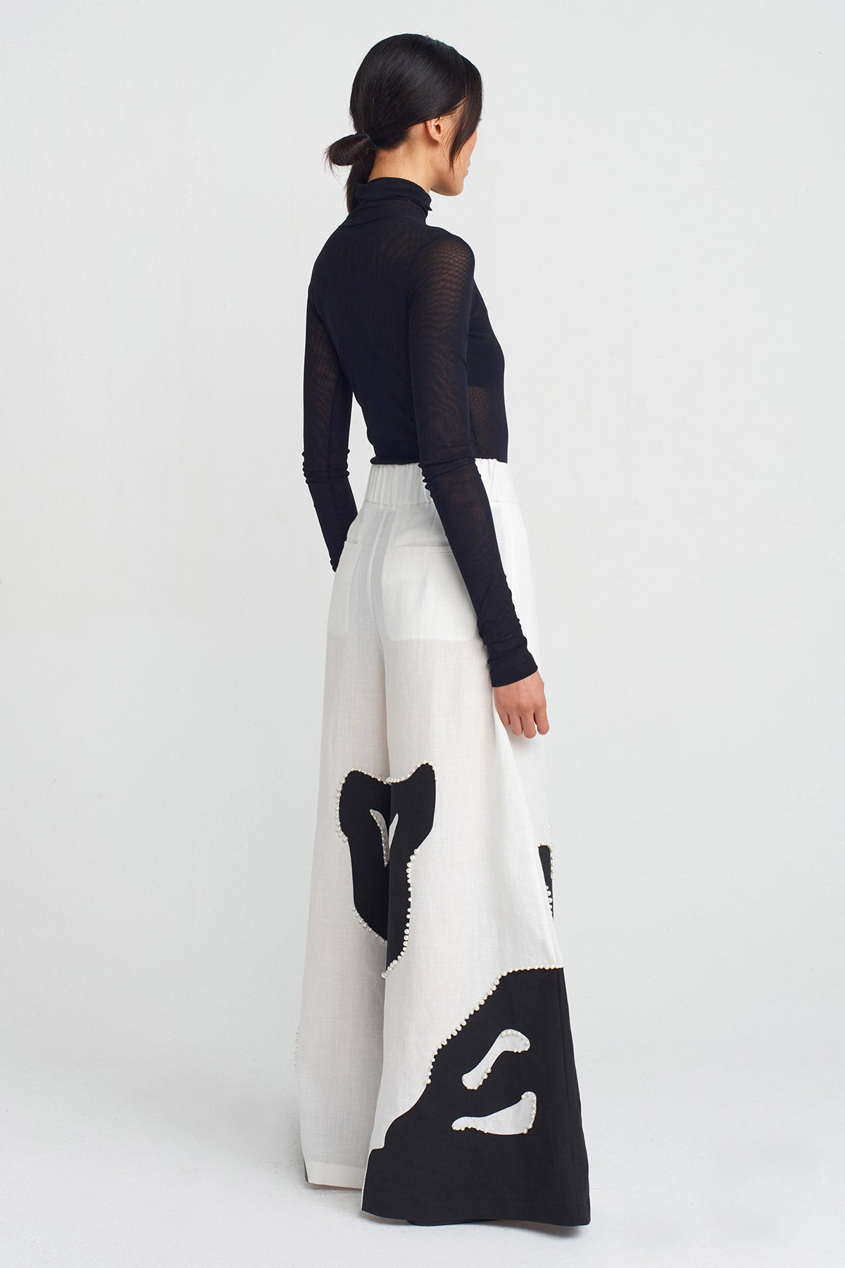 White / Black Printed and Pearl Embroidered Trousers-Y253013052
