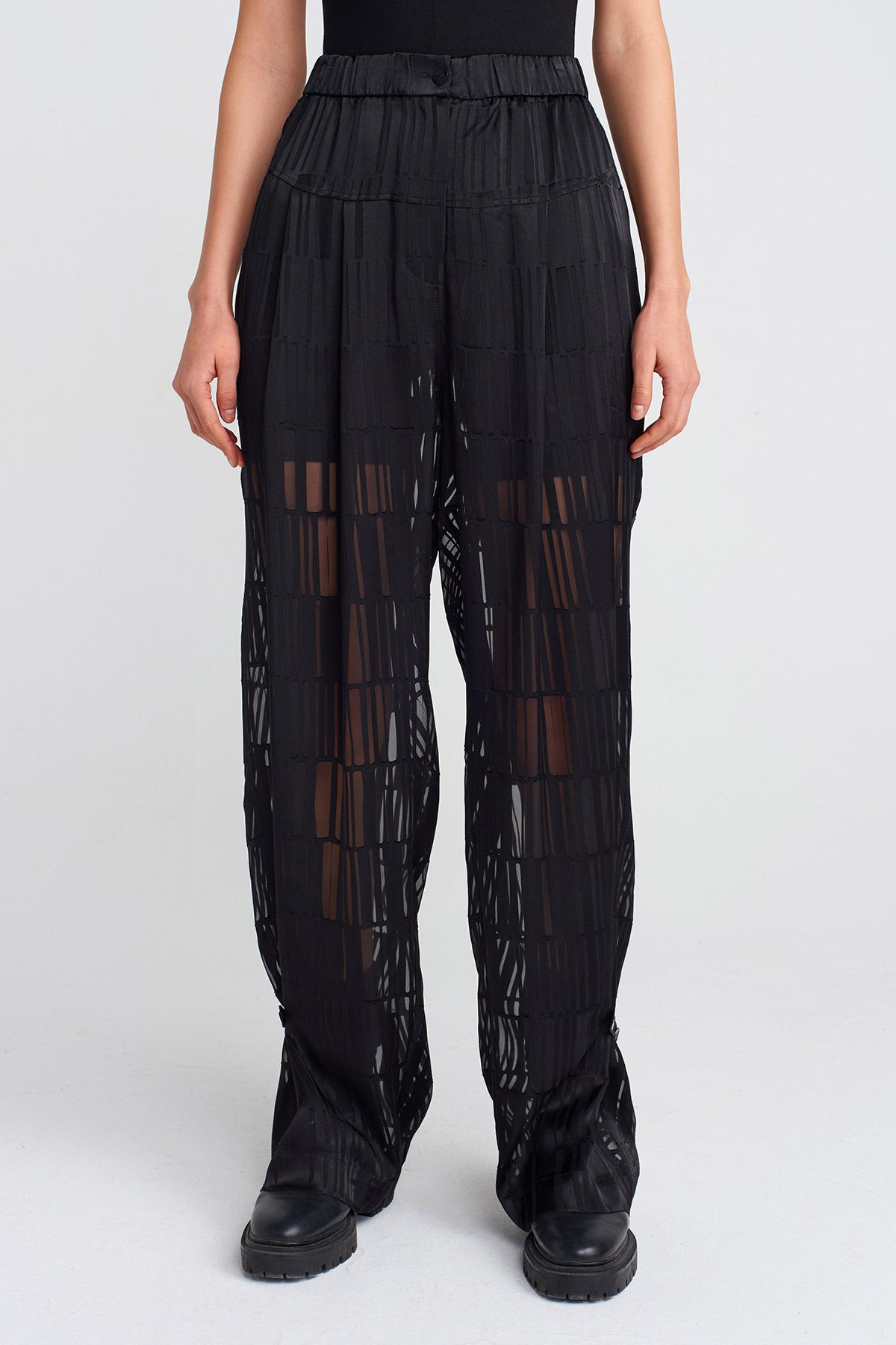 Black Transparent Patterned Stylish Trousers-Y253013068