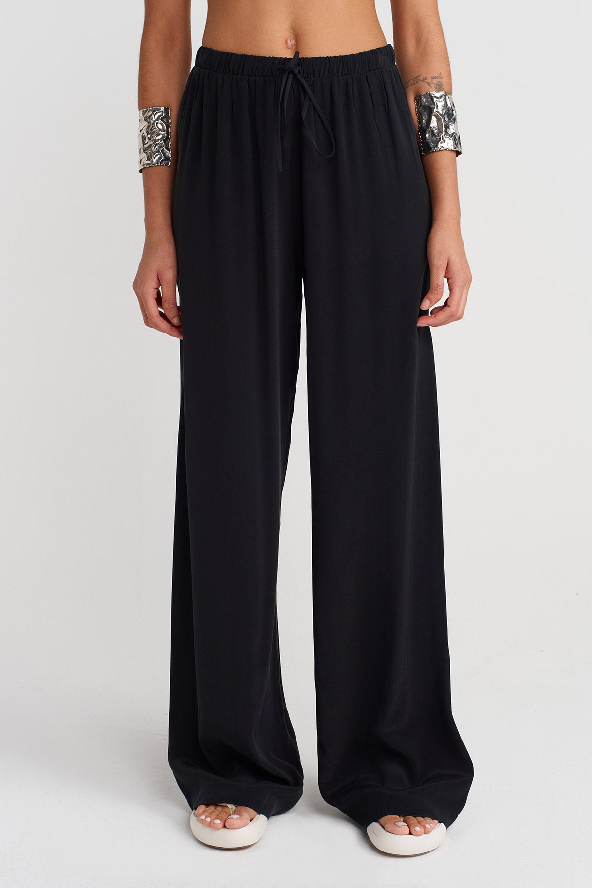 Siyah Beli Bağcıklı Bol Pantolon-Y253013104