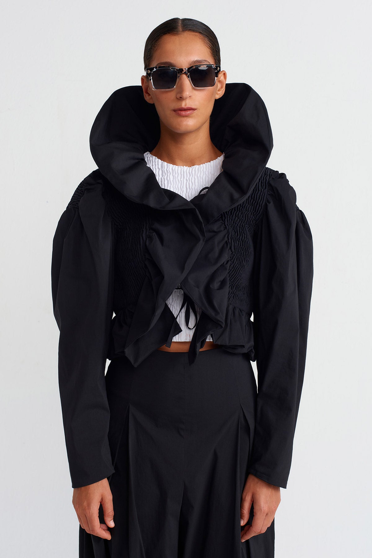Black Large Collar Embroidered Crop Jacket-Y255015045
