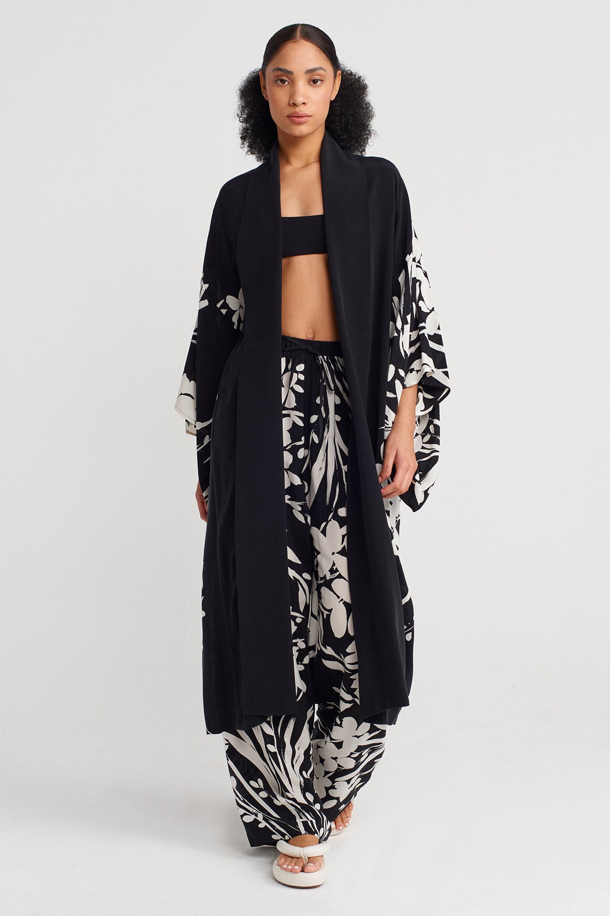 Siyah / Kırık Beyaz Desenli Uzun Kimono-Y255015114