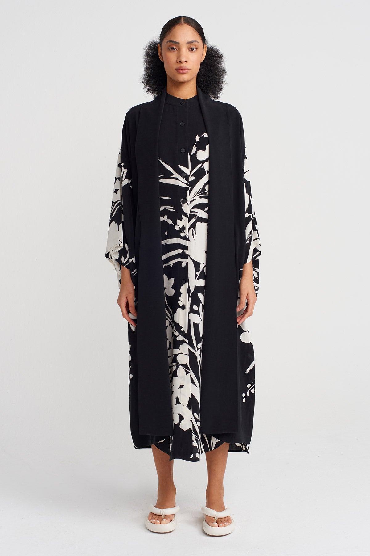 Siyah / Kırık Beyaz Desenli Uzun Kimono-Y255015114