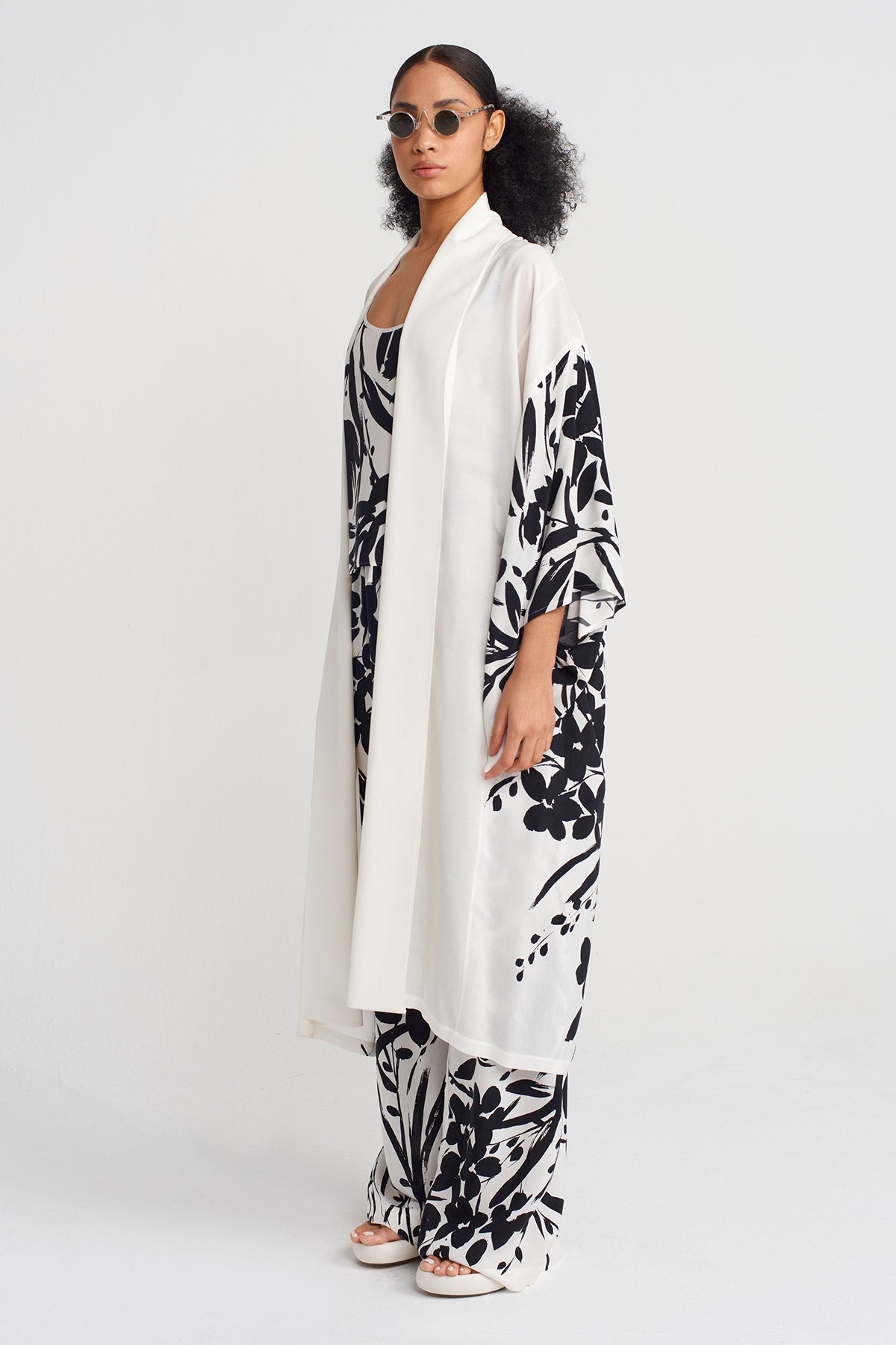 Beyaz/Siyah Desenli Uzun Kimono-Y255015114