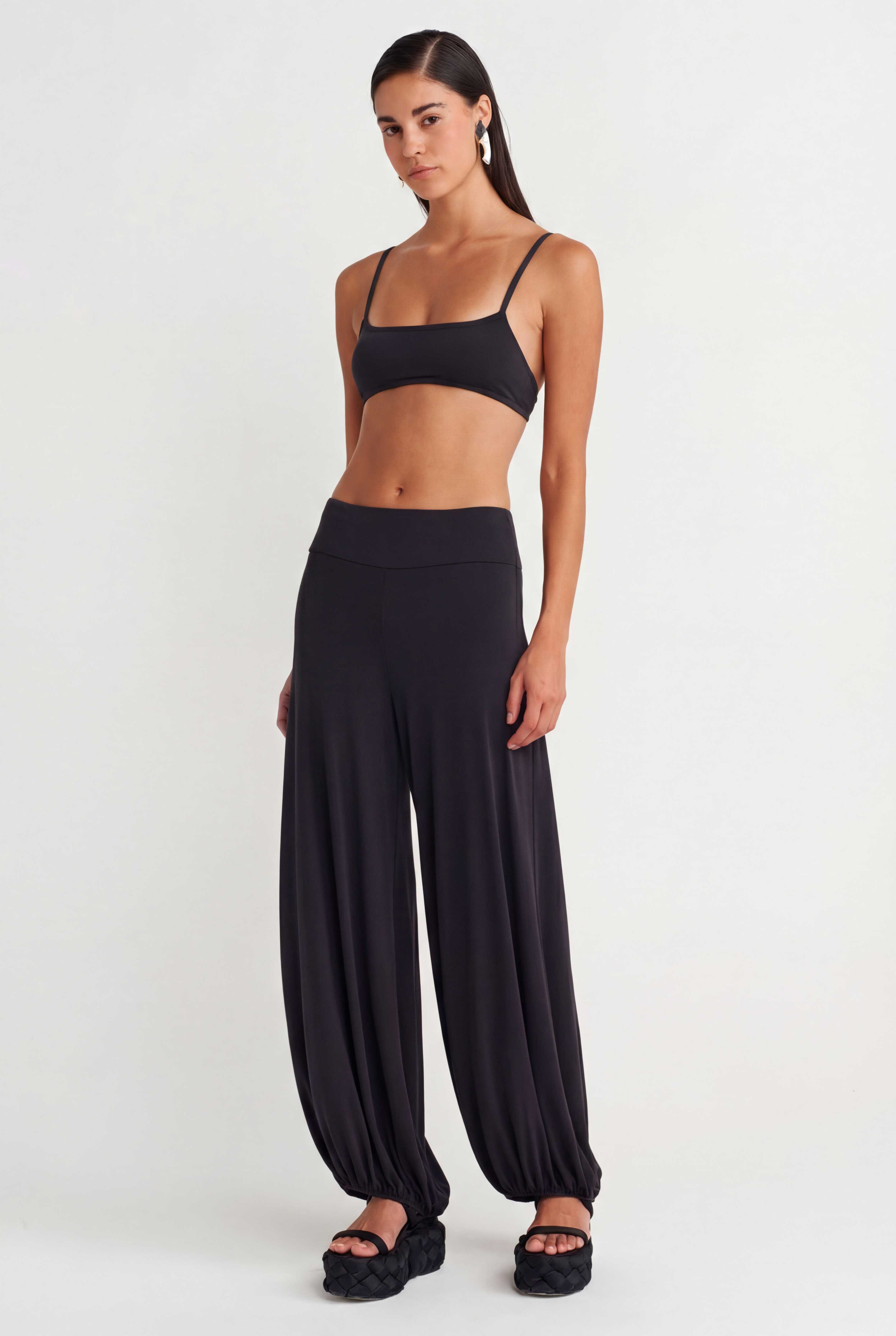 بنطال أسود من الجيرسيه ذو أرجل واسعة - Y263013004