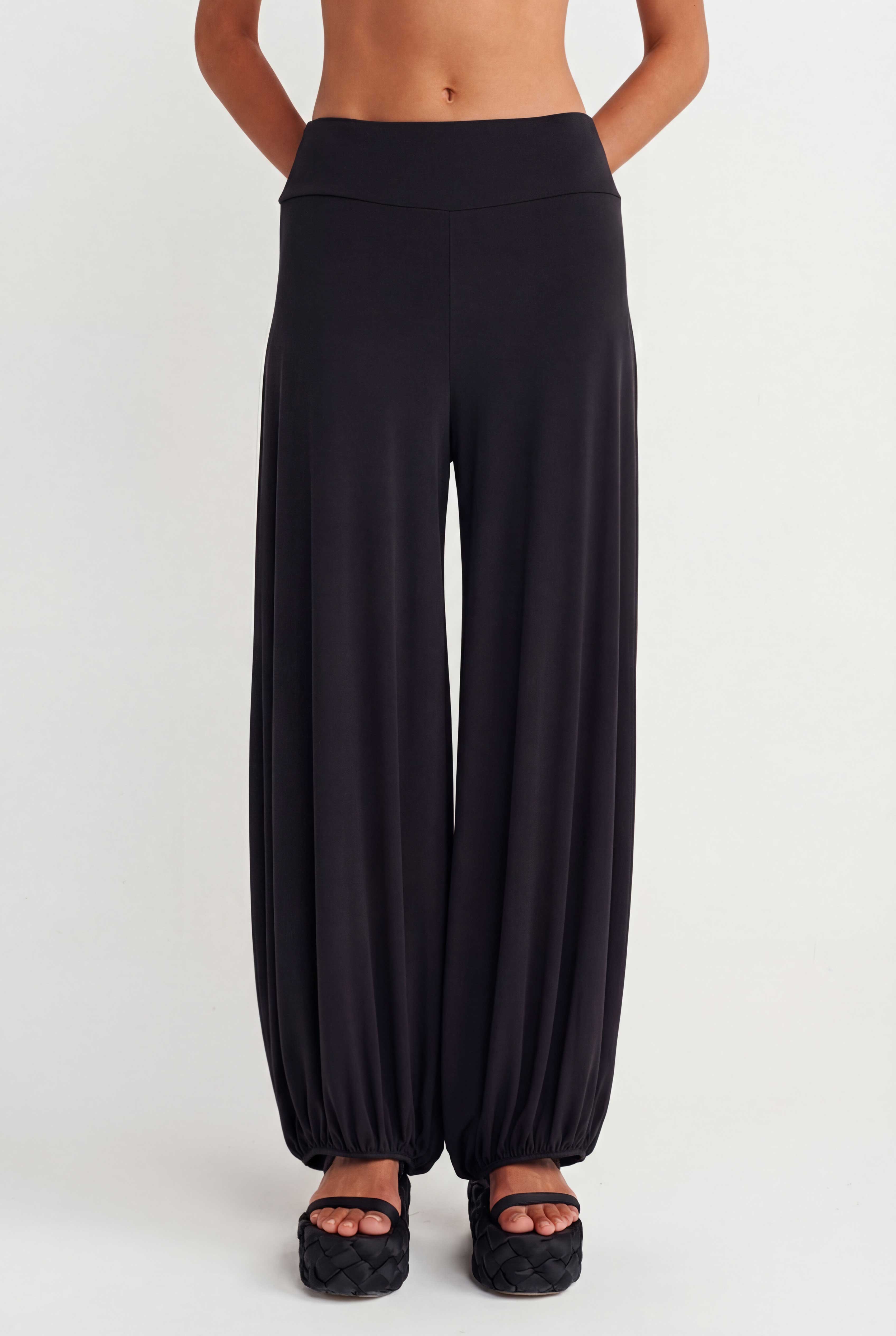 بنطال أسود من الجيرسيه ذو أرجل واسعة - Y263013004