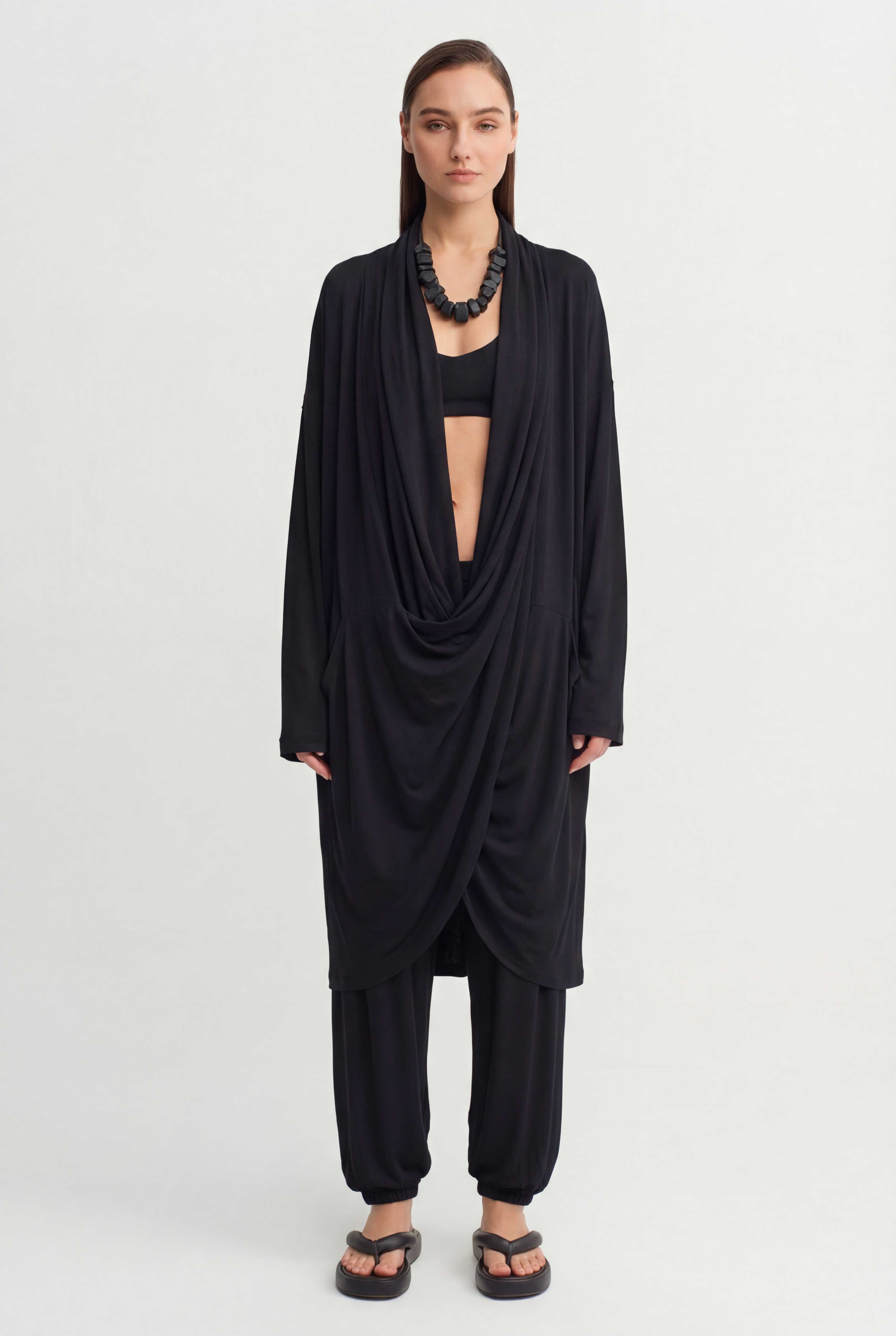 Siyah Dökümlü Yaka Detaylı Uzun Elbise-Y264014047