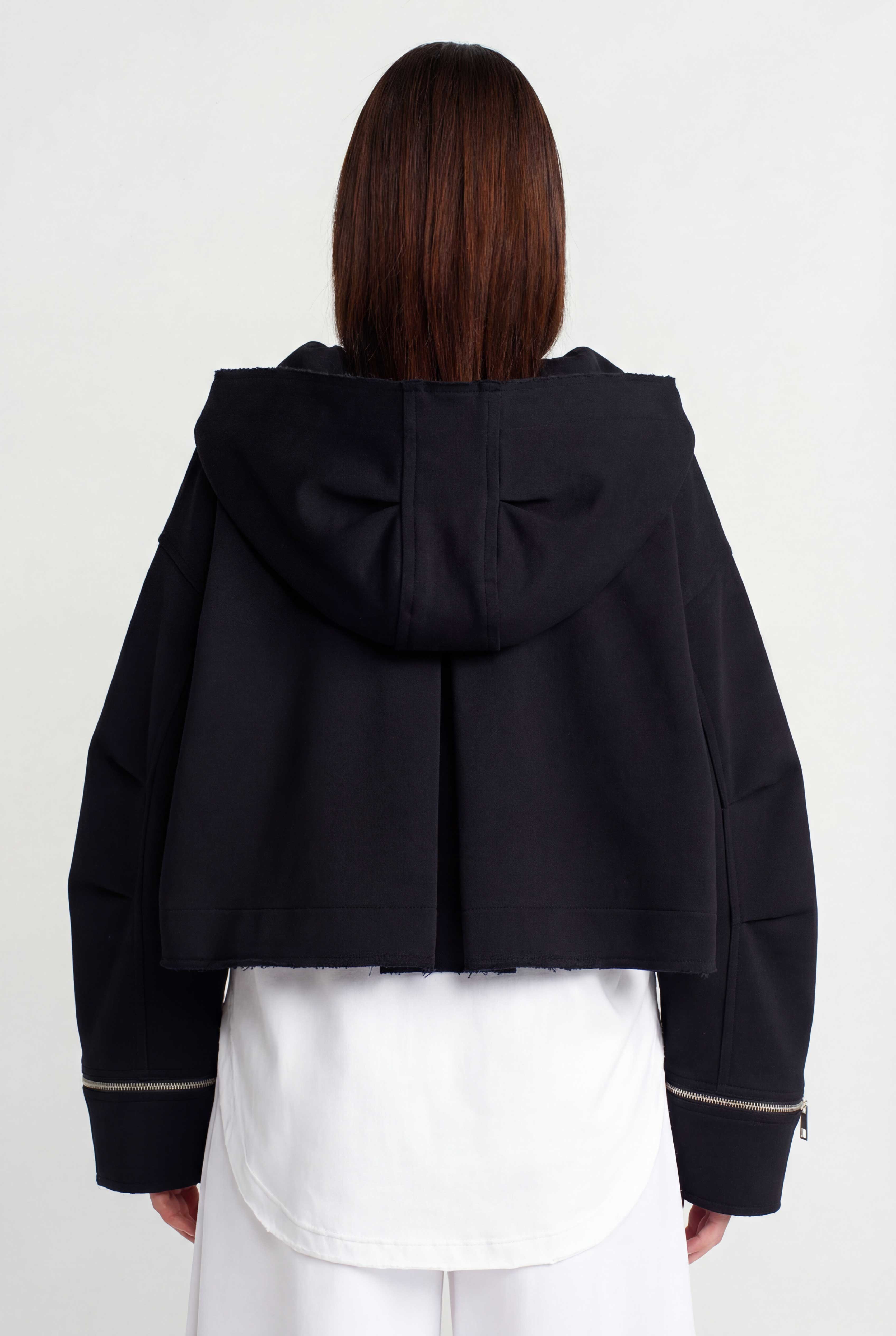 Siyah Kapüşonlu Kısa Ceket-Y265015017