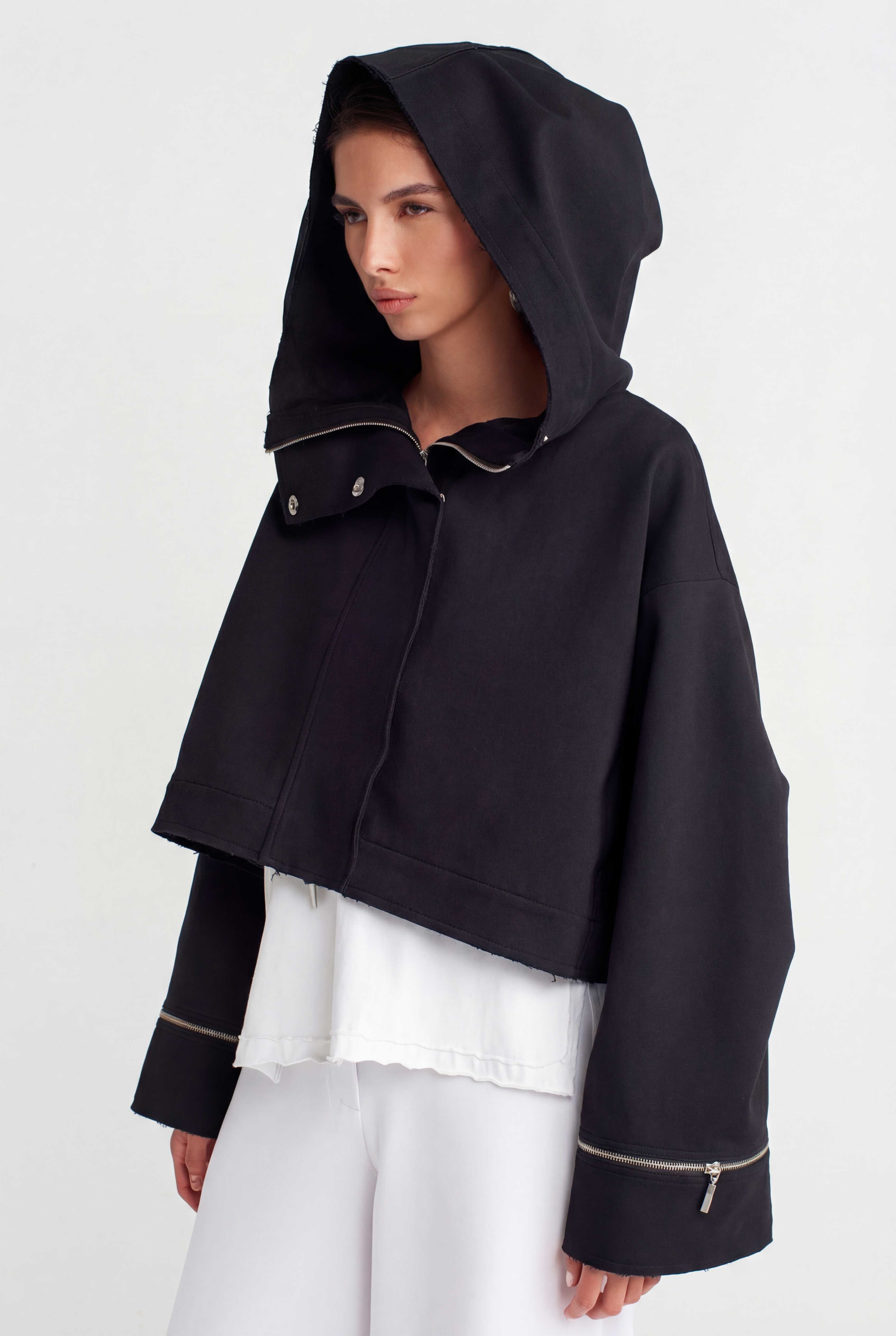 Siyah Kapüşonlu Kısa Ceket-Y265015017