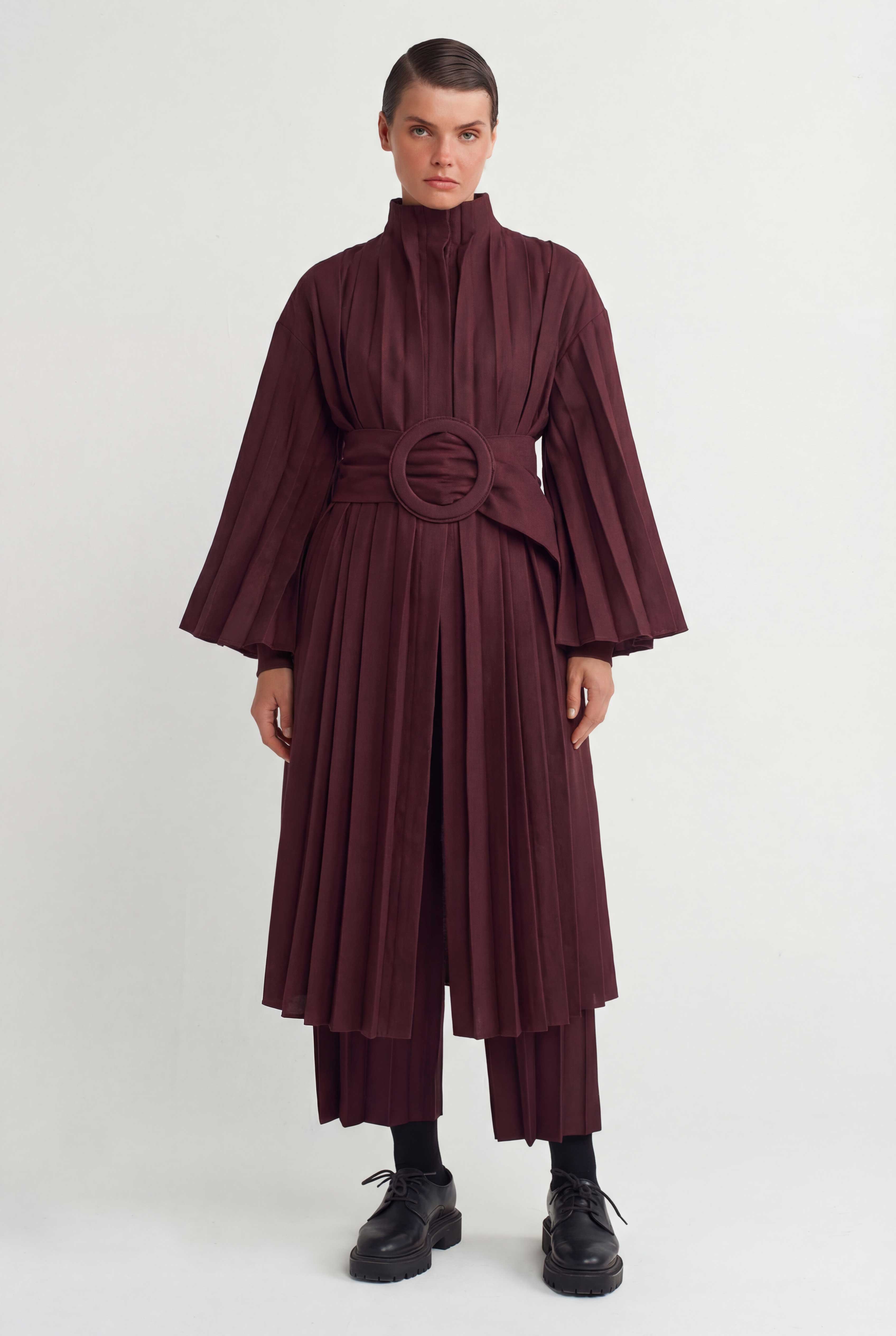 حزام عنابي اللون بإبزيم كبير - Y268018009