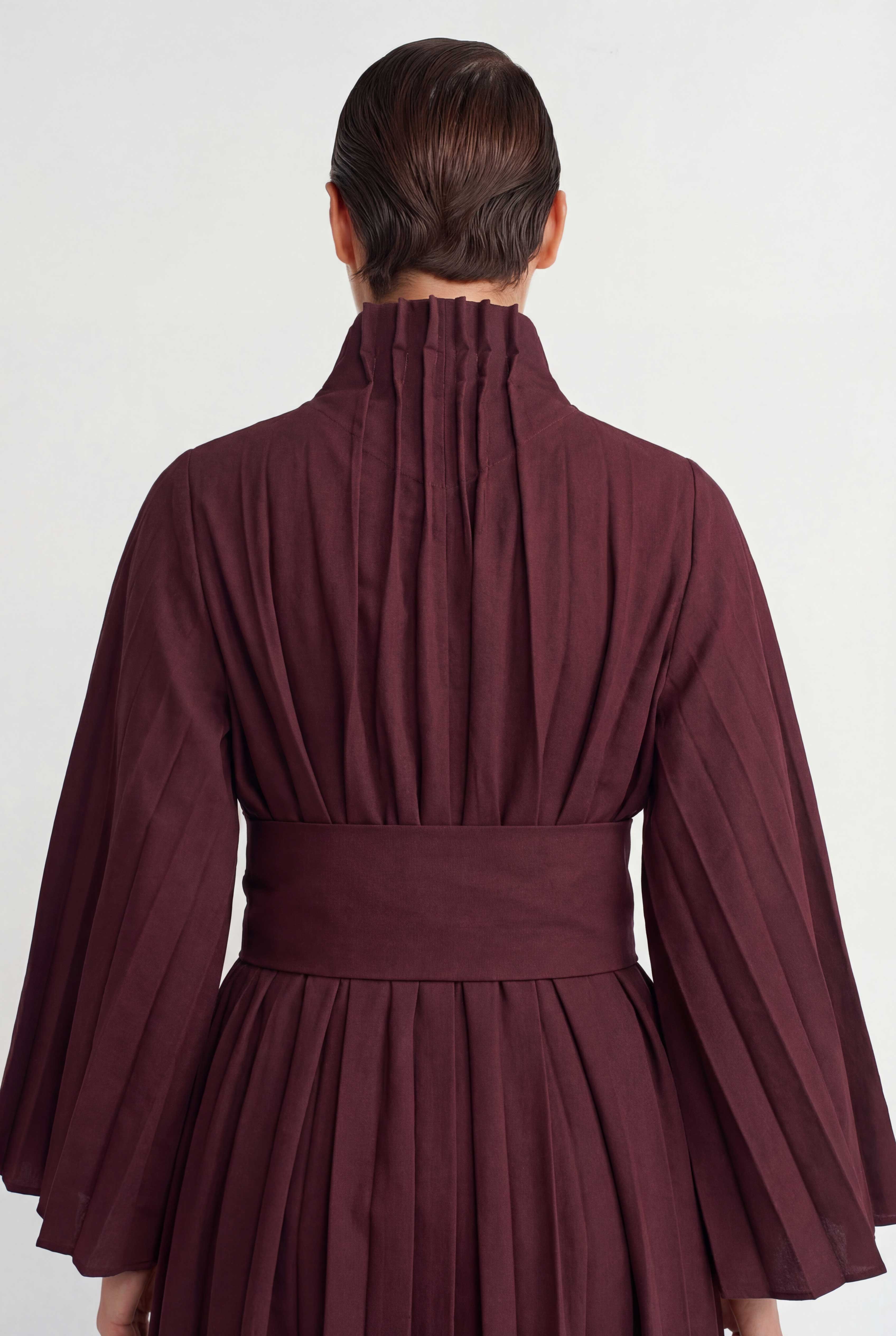 حزام عنابي اللون بإبزيم كبير - Y268018009