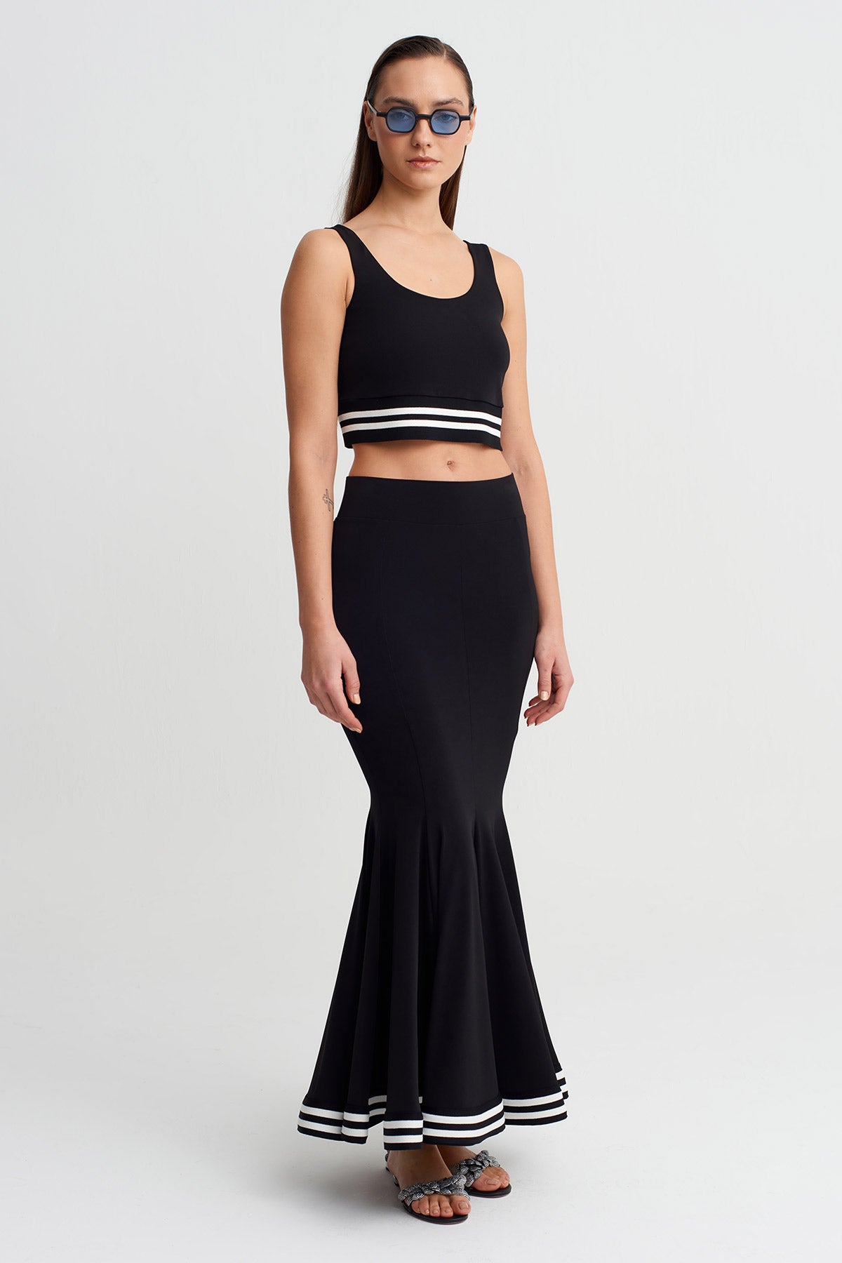 Siyah Şerit Detaylı Crop Top-Y261011003
