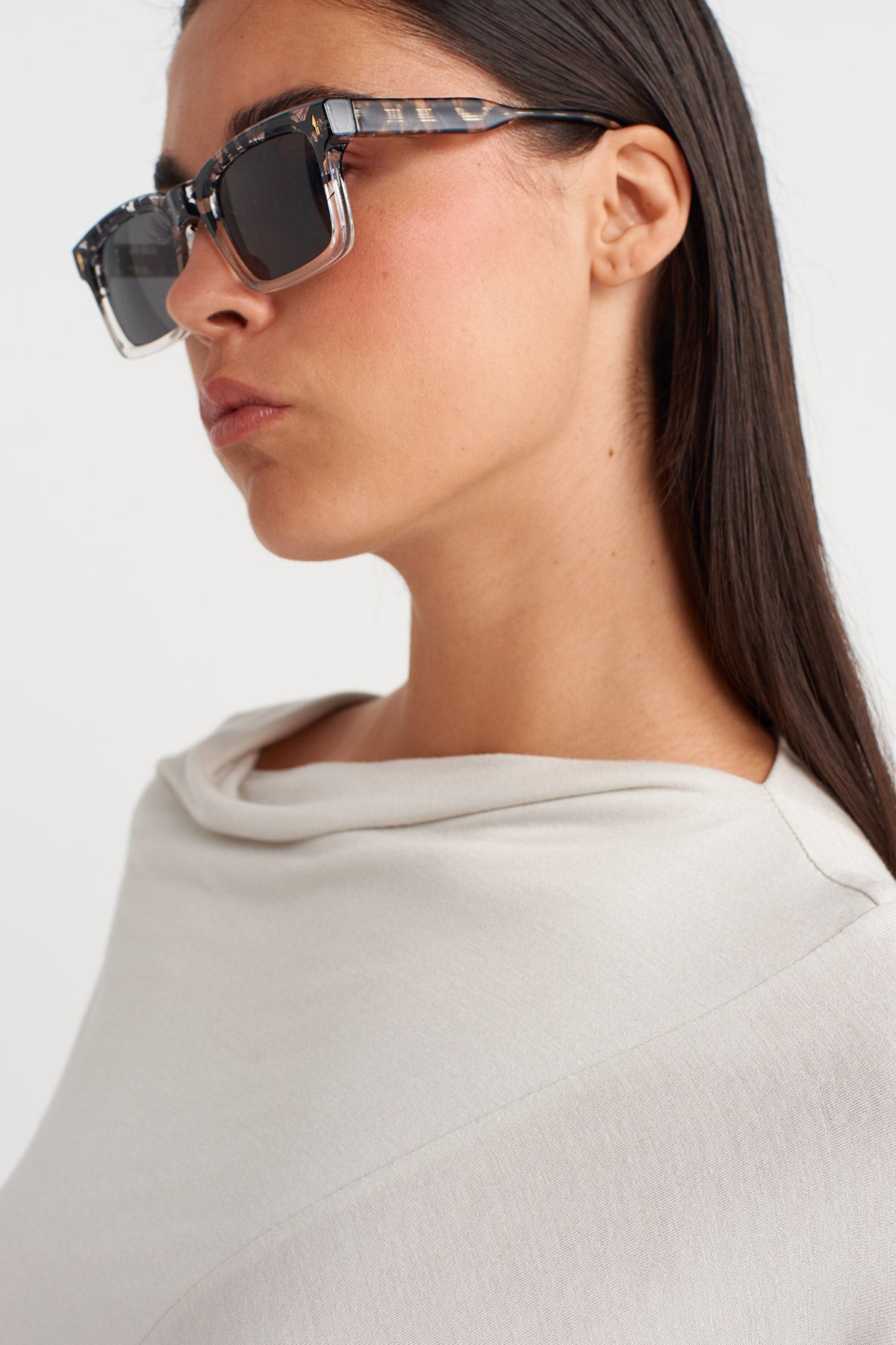 بلوزة بأكمام طويلة بتصميم منسدل بلون الضباب - Y261011011