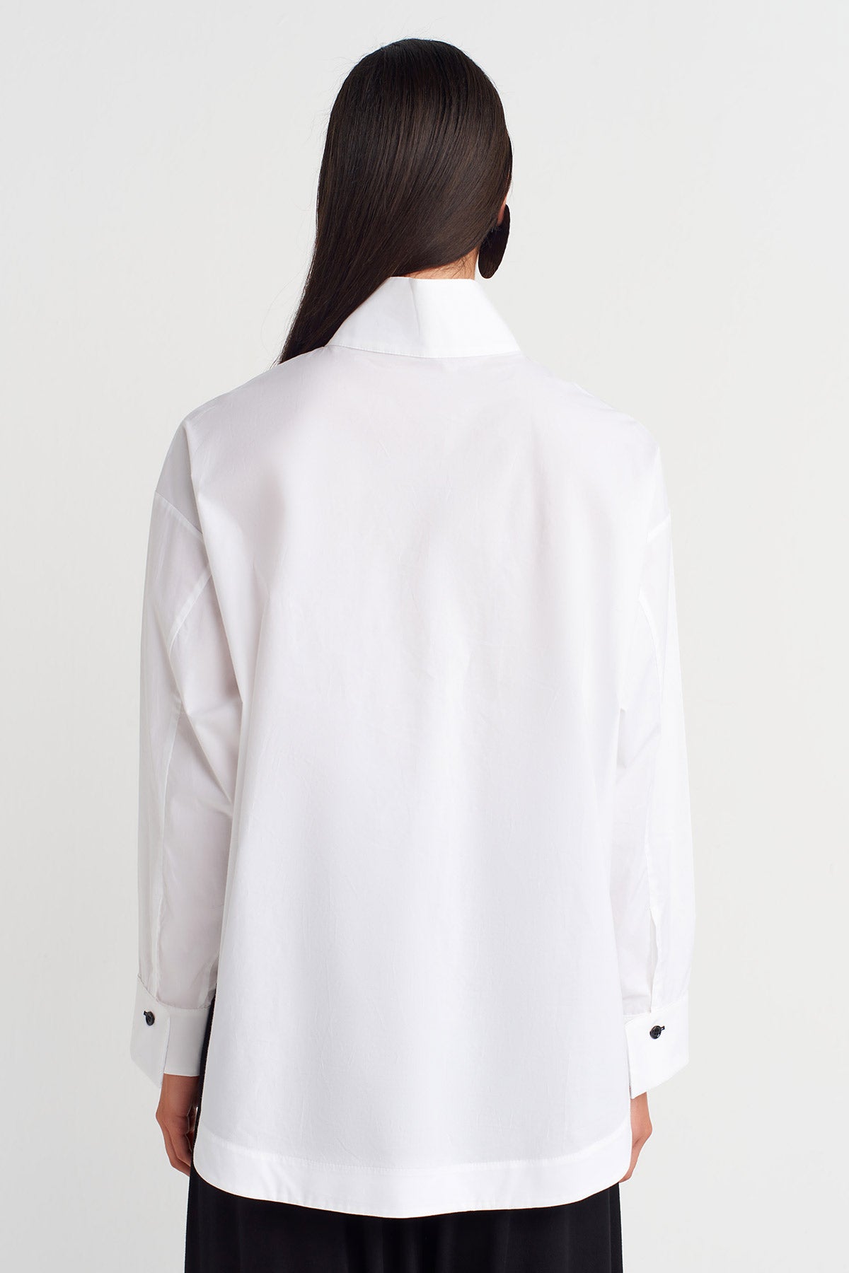 Kırık Beyaz Yüksek Yakalı Nakış Detaylı Gömlek-Y261011017