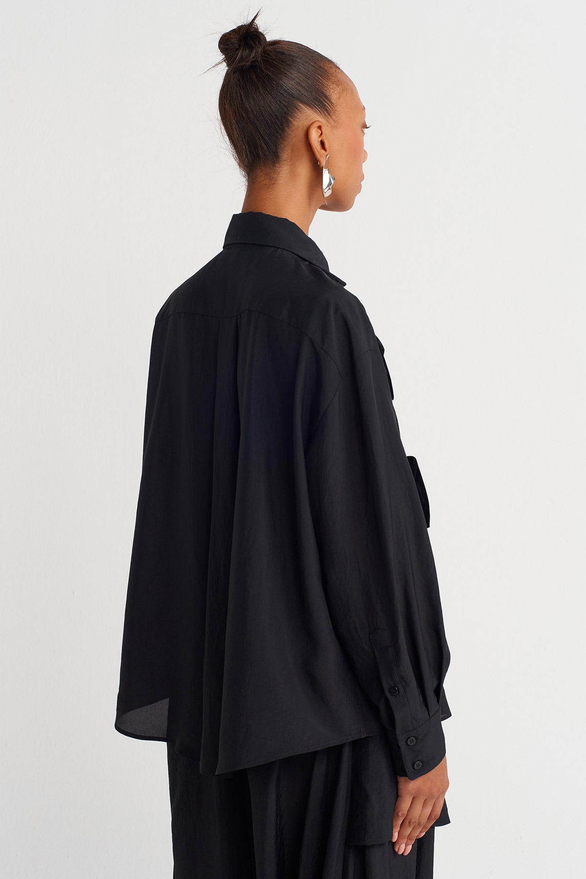 Siyah Çiçek ve Şerit Detaylı Gömlek-Y261011030