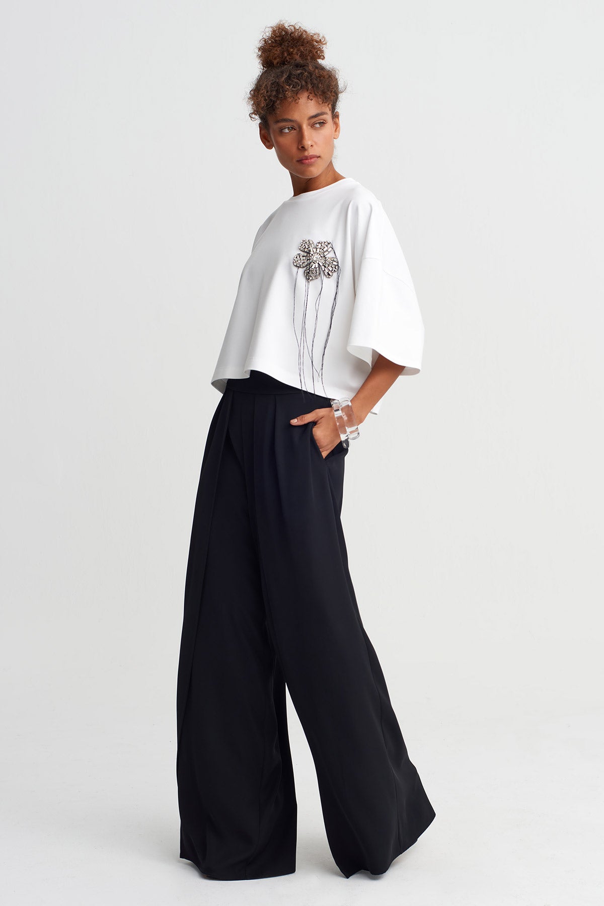 Kırık Beyaz Taş İşlemeli Oversize T-Shirt-Y261011041