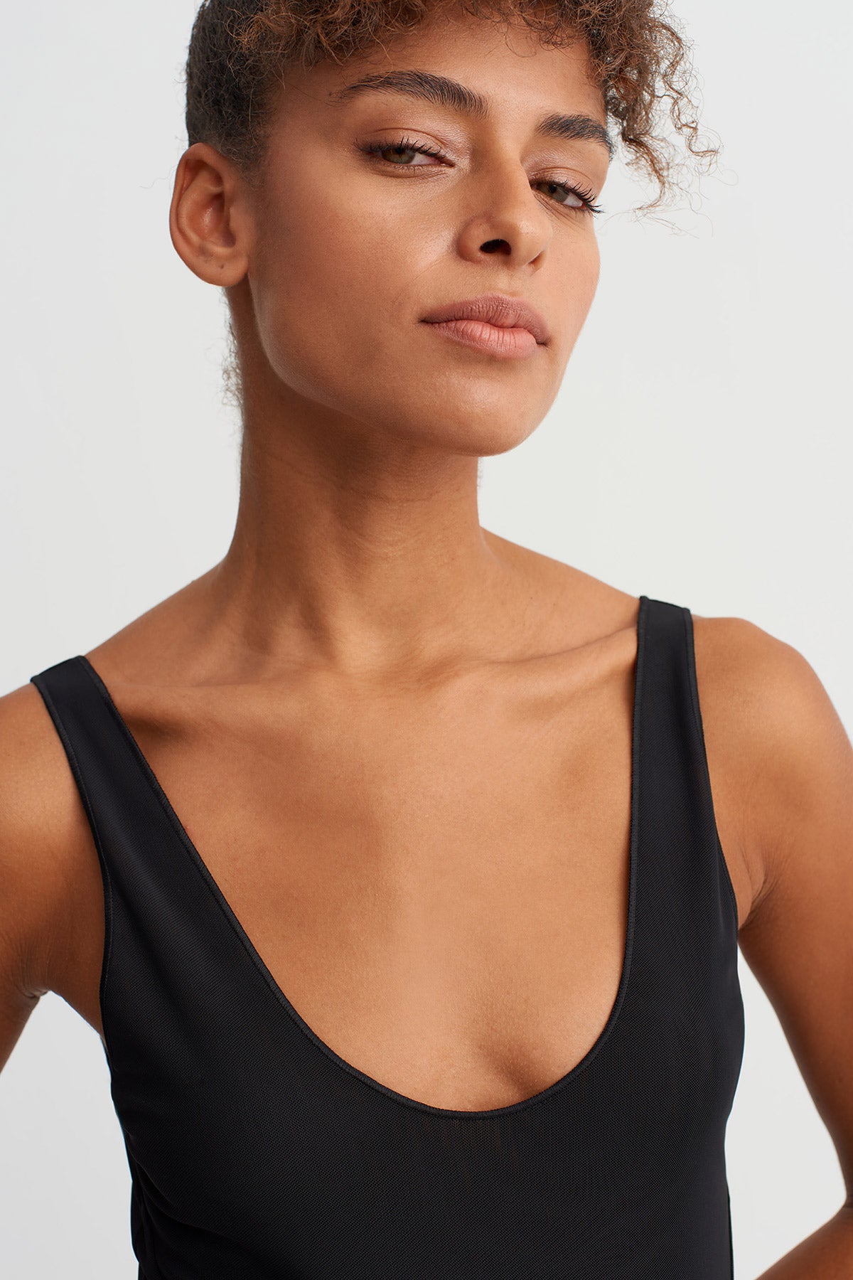 Siyah Tül Katmanlı U Yaka Body-Y261011073