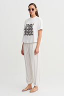 Off-White Stone Embellished Applique Detail T-shirt - Y261011088