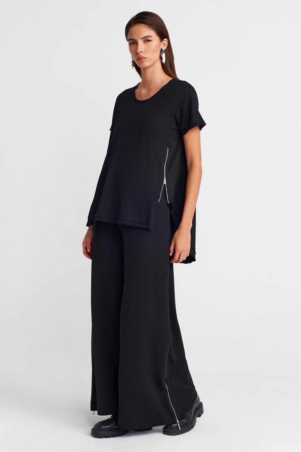 Siyah Fermuar Detaylı Asimetrik T-Shirt-Y261011034