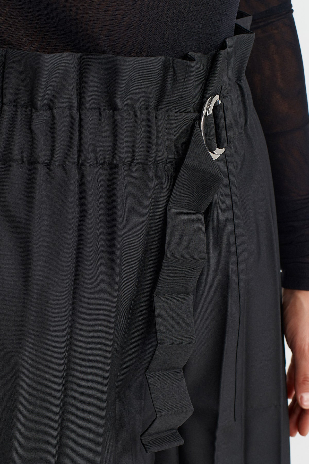 بنطال أسود مطوي - Y263013025