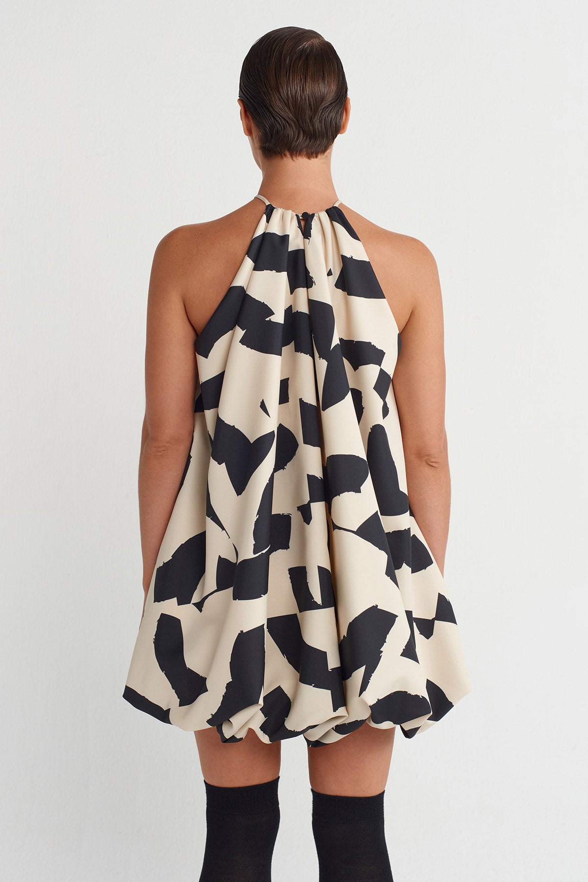 فستان قصير منفوخ مطبوع بنقوش - Y264014026