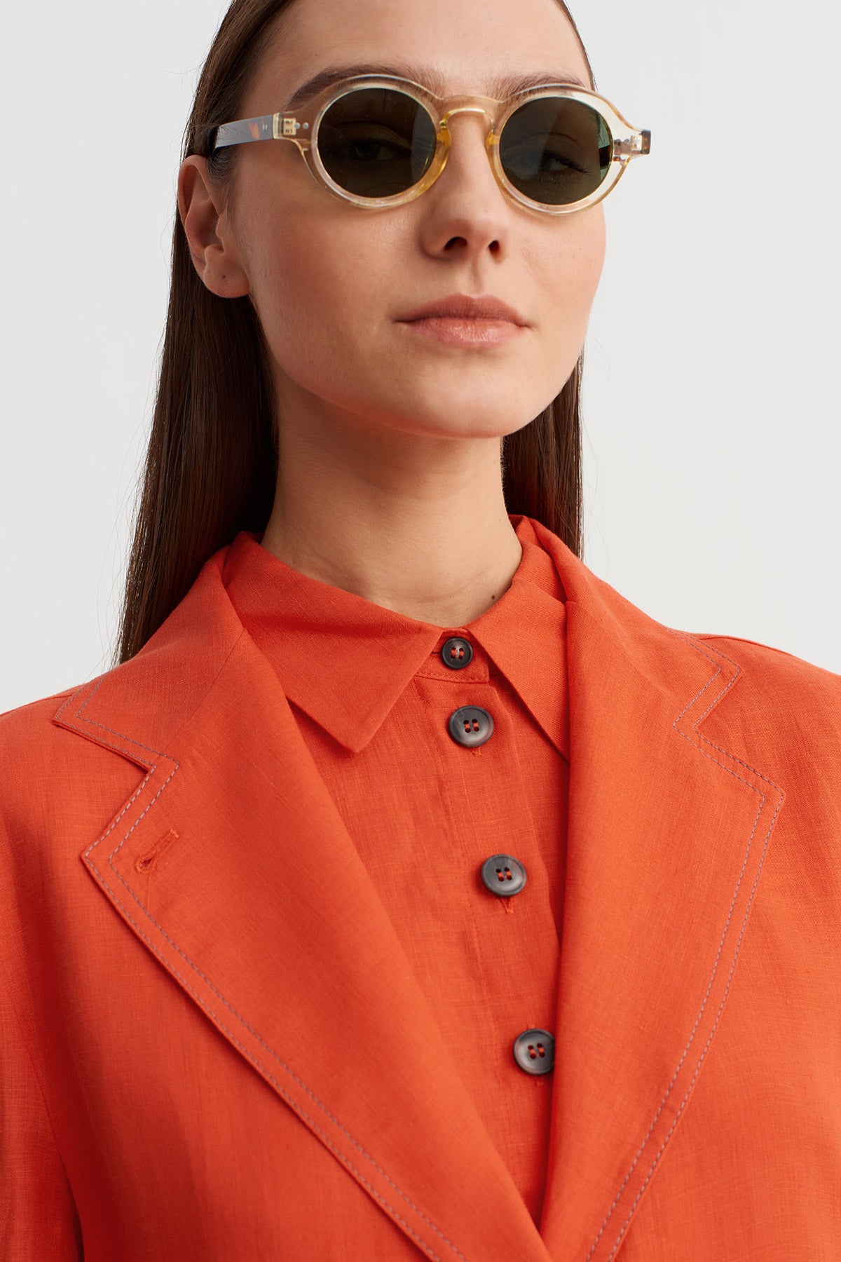 جاكيت أحمر غير متماثل بأزرار - Y265015056